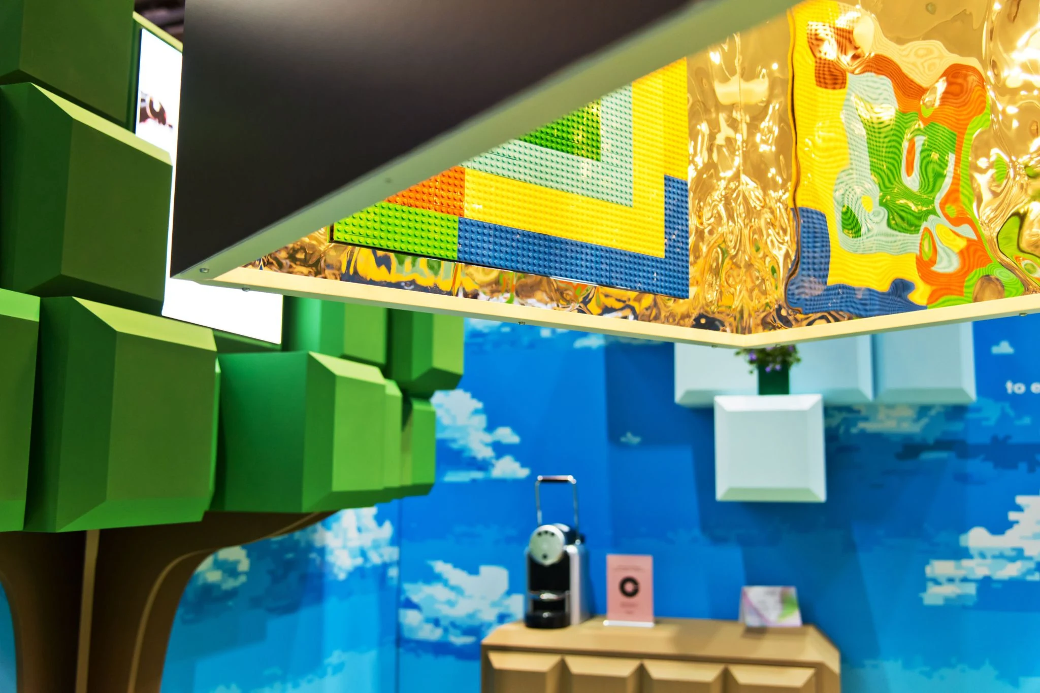 Light and reflective textures inside a suspended sensory box