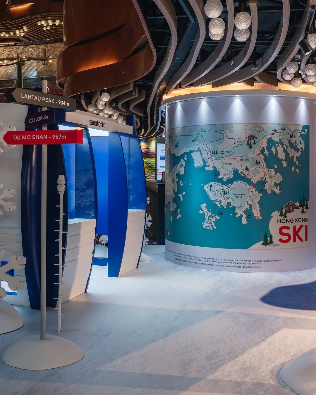 The cable car and bespoke Hong Kong ski map at K11 MUSEA